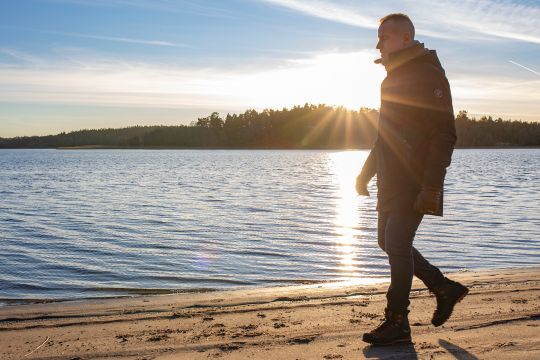 Sjönärakostymen passar Peter perfekt