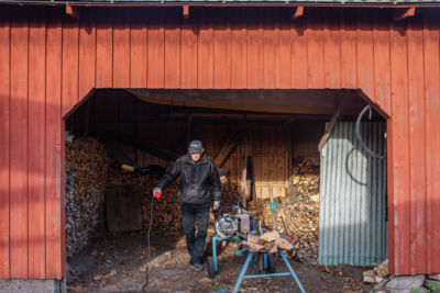 Pelle och vedboden